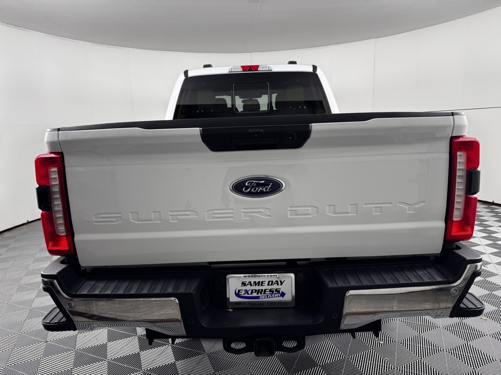 2024 Ford F-350 XLT photo 3