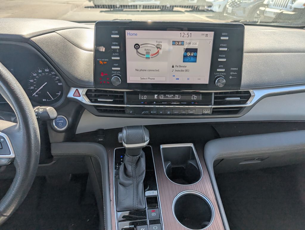 2021 Toyota Sienna XLE photo 16