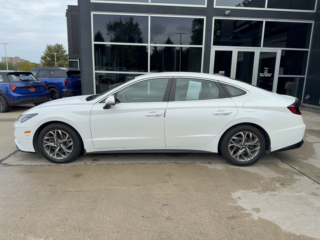 2022 Hyundai Sonata SE photo 3