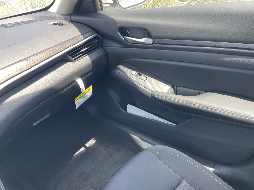 2025 Nissan Altima SV photo 16