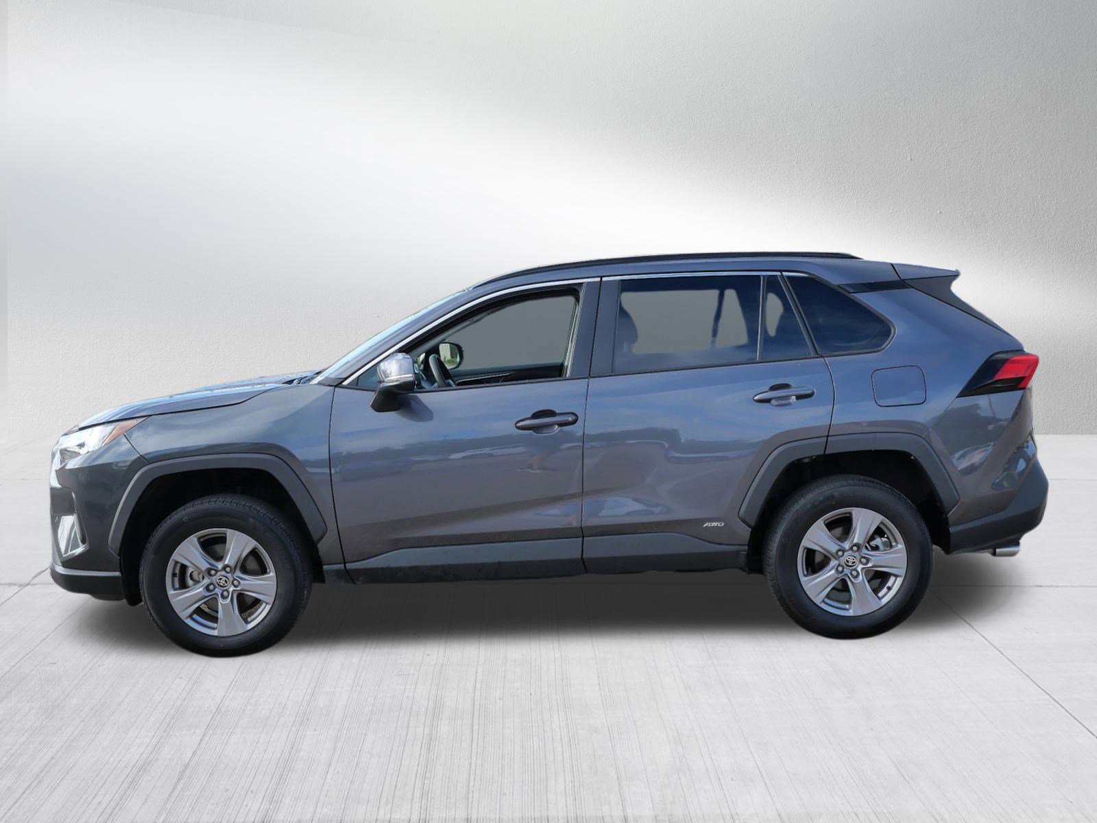 2024 Toyota RAV4 Hybrid XLE photo 4