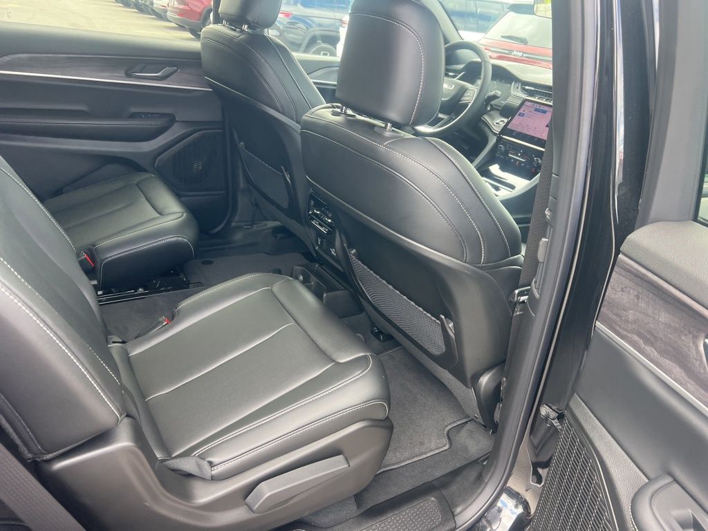 2025 Jeep Grand Cherokee Limited photo 12