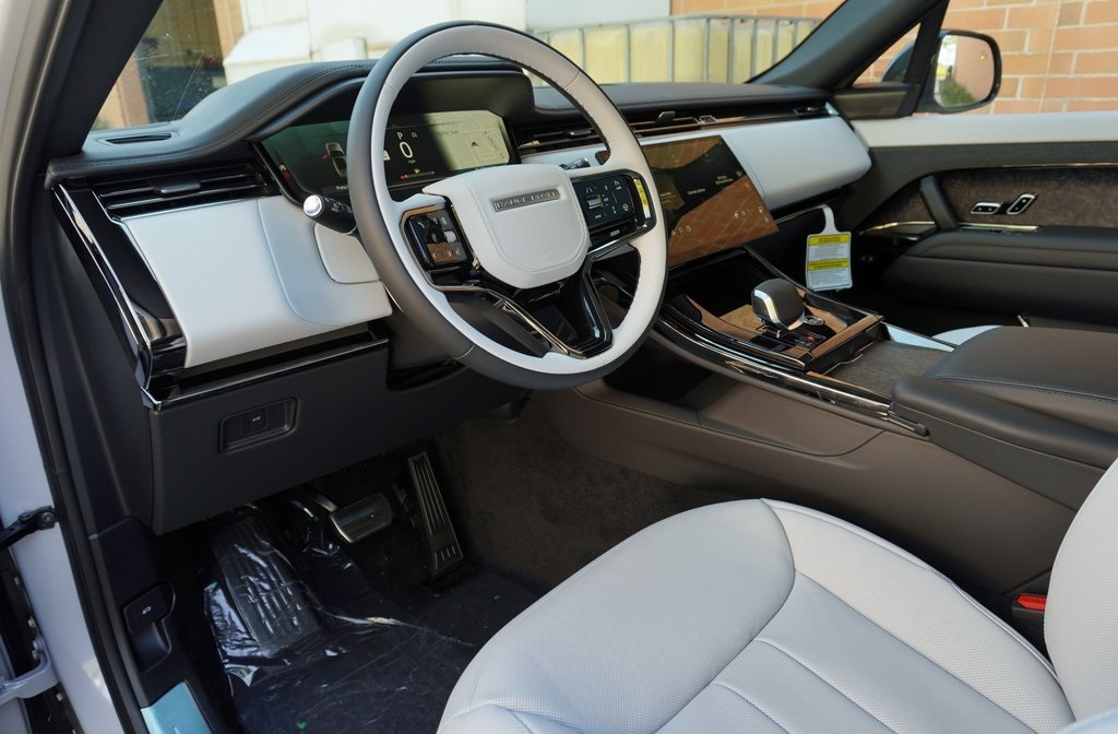 2025 Land Rover Range Rover Sport SE photo 11