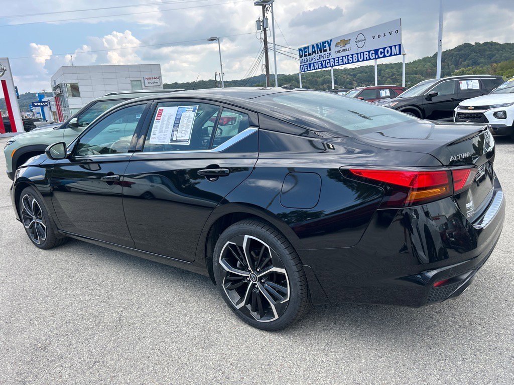 2023 Nissan Altima 2.5 SR photo 5