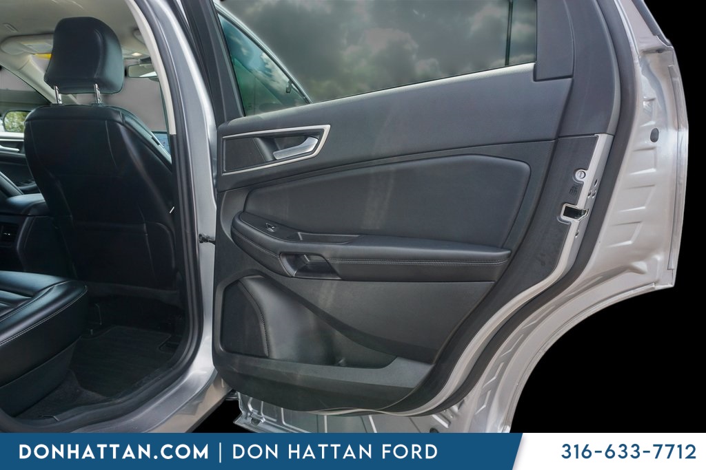 2022 Ford Edge SEL photo 24