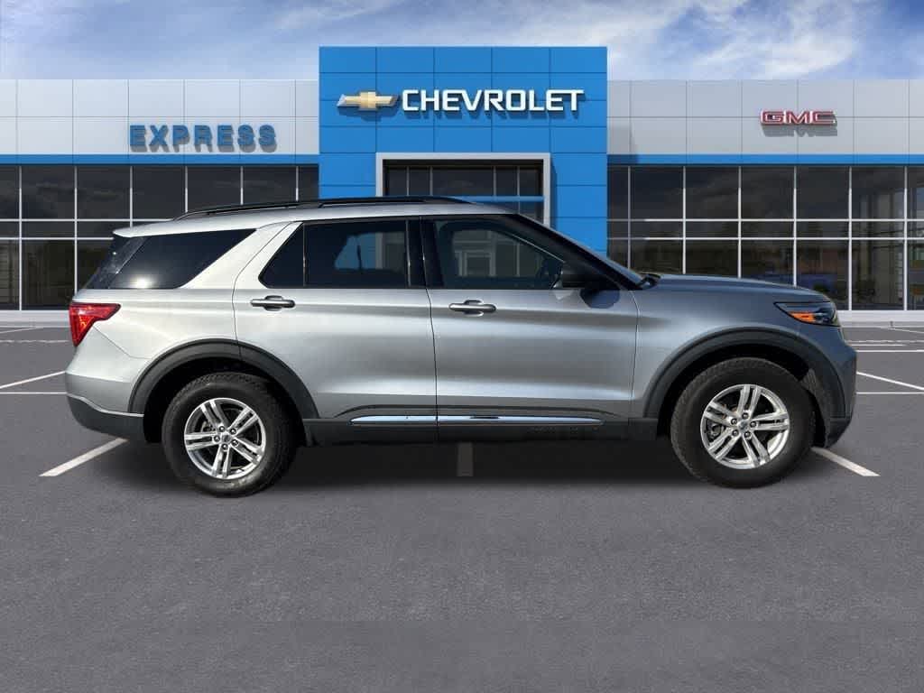 2022 Ford Explorer XLT photo 2