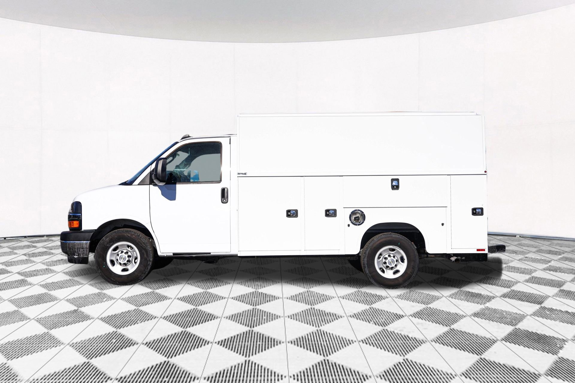 2024 Chevrolet Express Cutaway Base photo 17