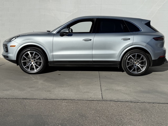 2023 Porsche Cayenne Base photo 2