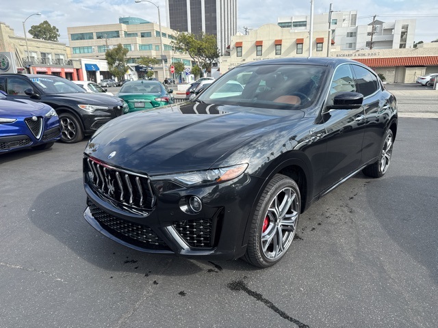 2022 Maserati Levante GT photo 2