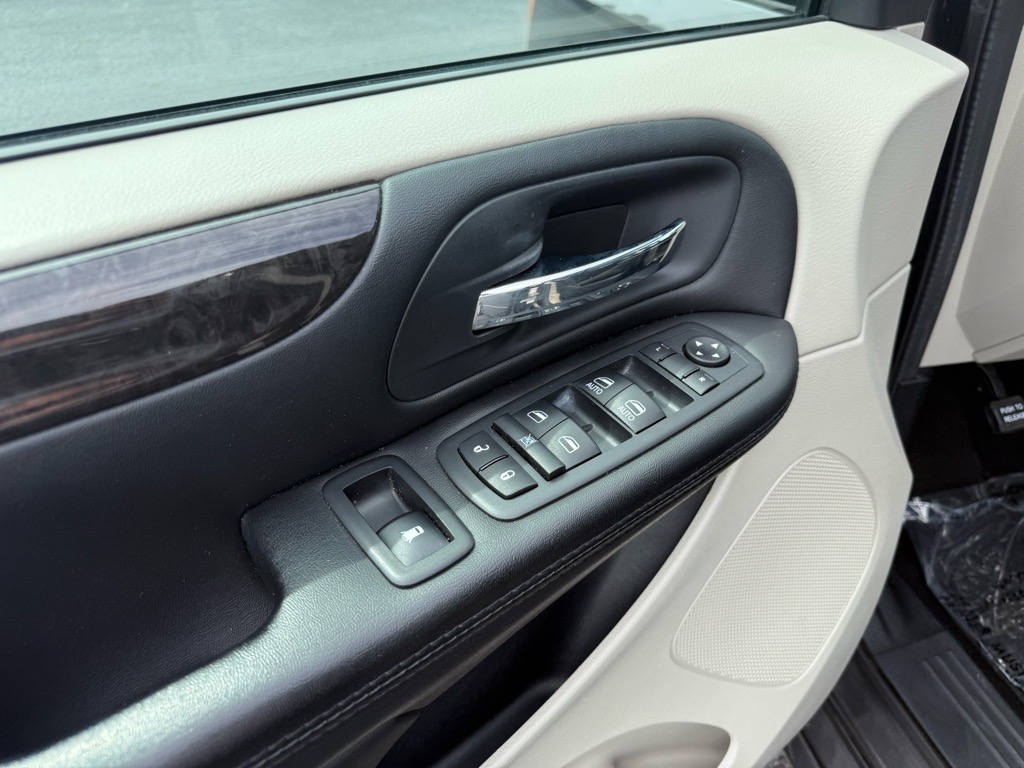 2016 Dodge Grand Caravan SXT photo 17