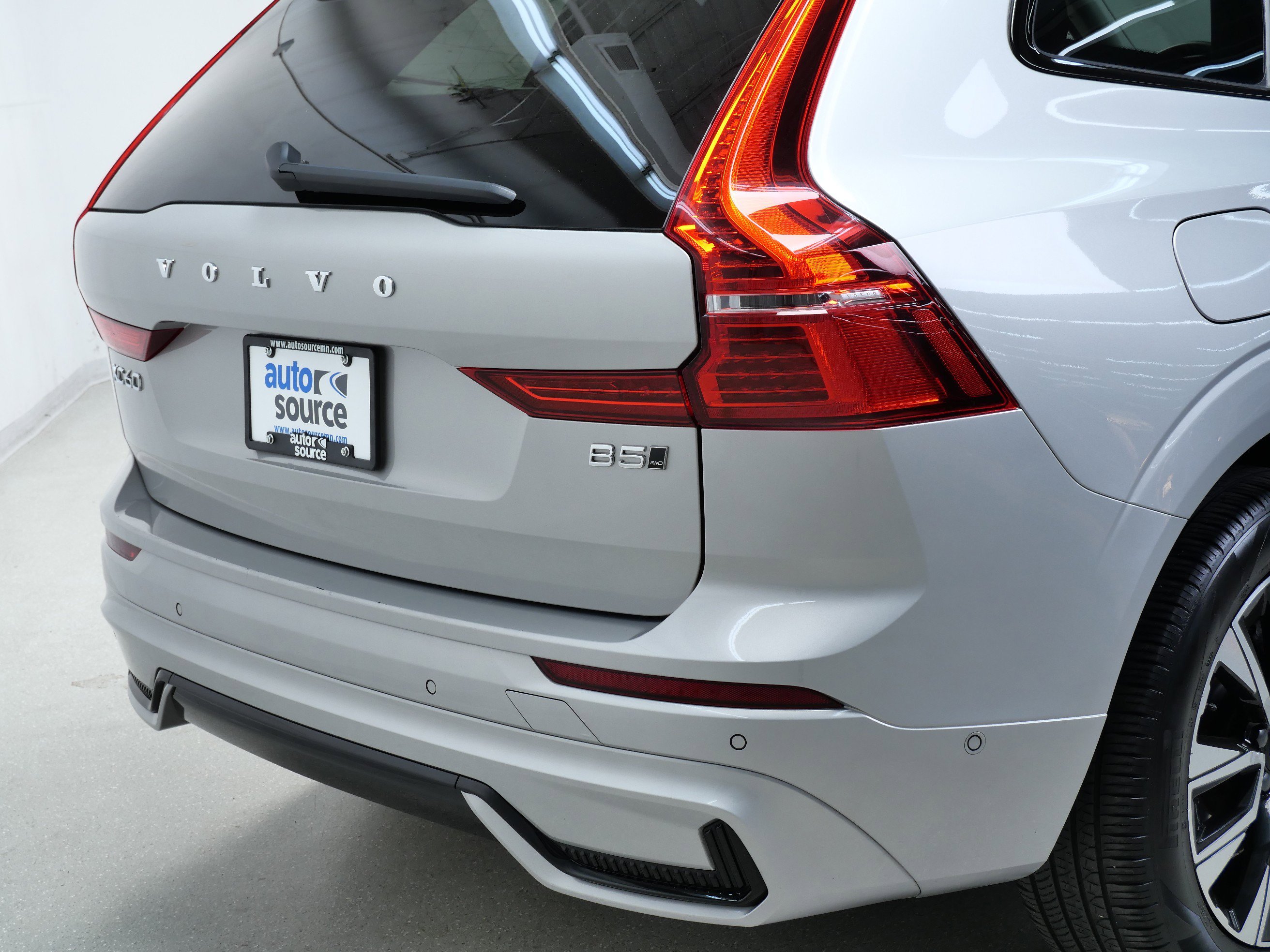 2025 Volvo XC60 Plus photo 5
