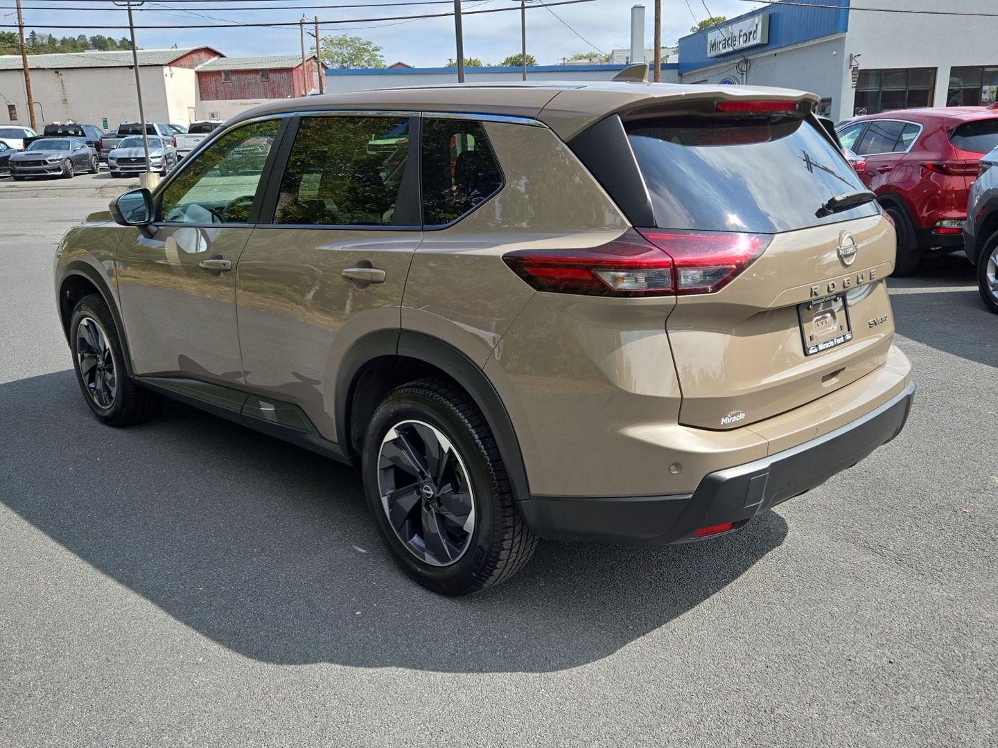 2024 Nissan Rogue SV photo 6