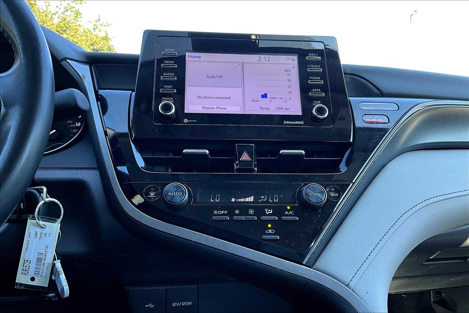 2024 Toyota Camry SE photo 33