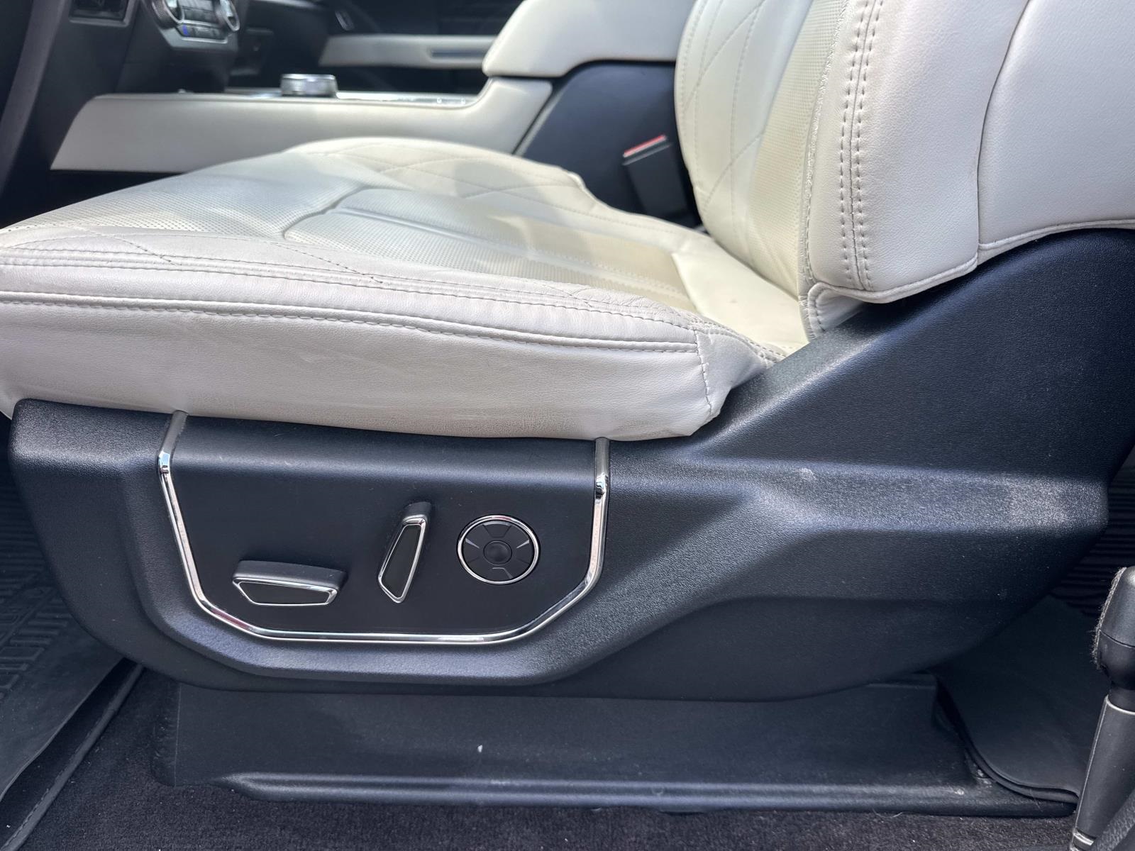 2020 Ford Expedition Platinum photo 16