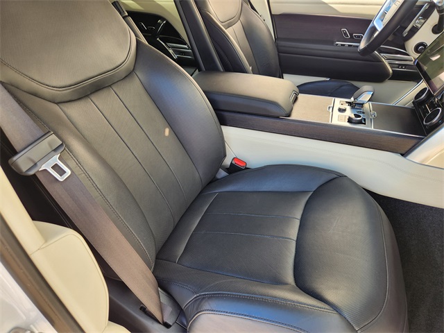 2022 Land Rover Range Rover SE photo 12