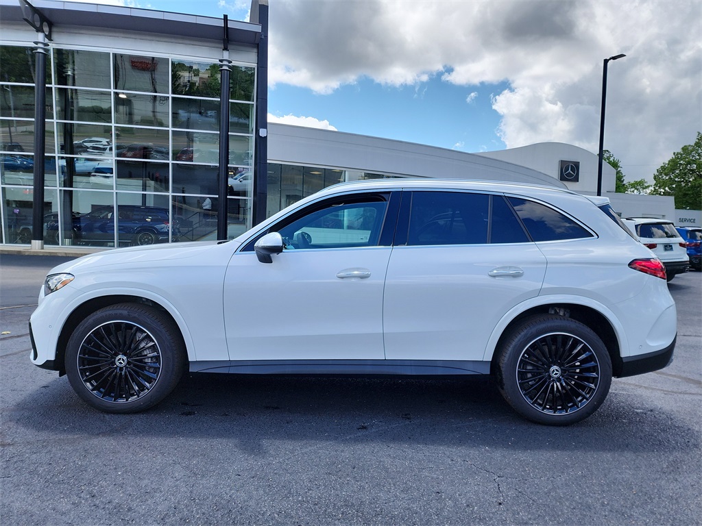 2025 Mercedes Benz GLC 300 4MATIC photo 2