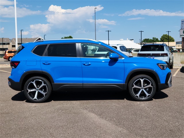 2025 Volkswagen Taos SEL photo 2