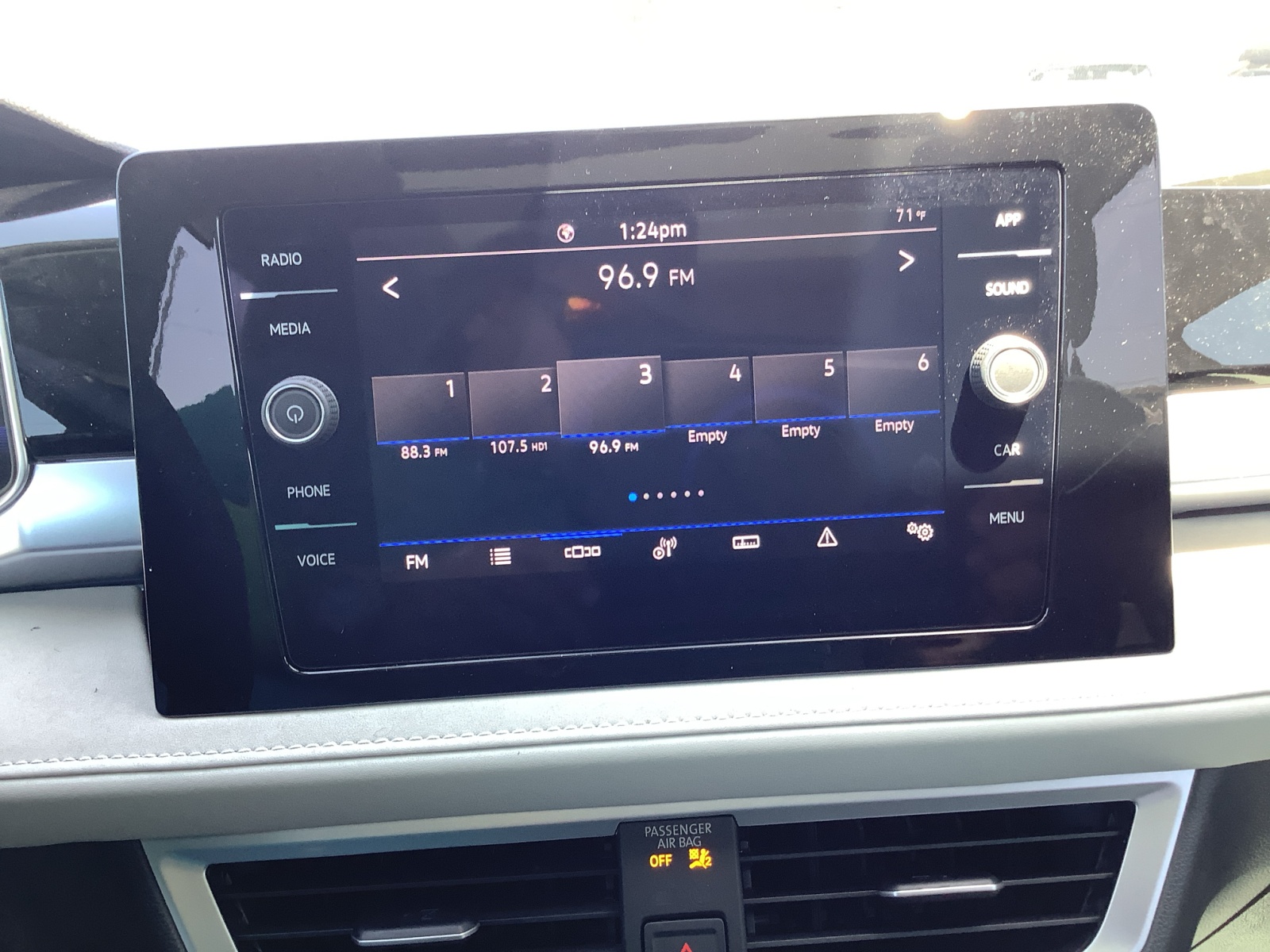2025 Volkswagen Taos SE photo 16
