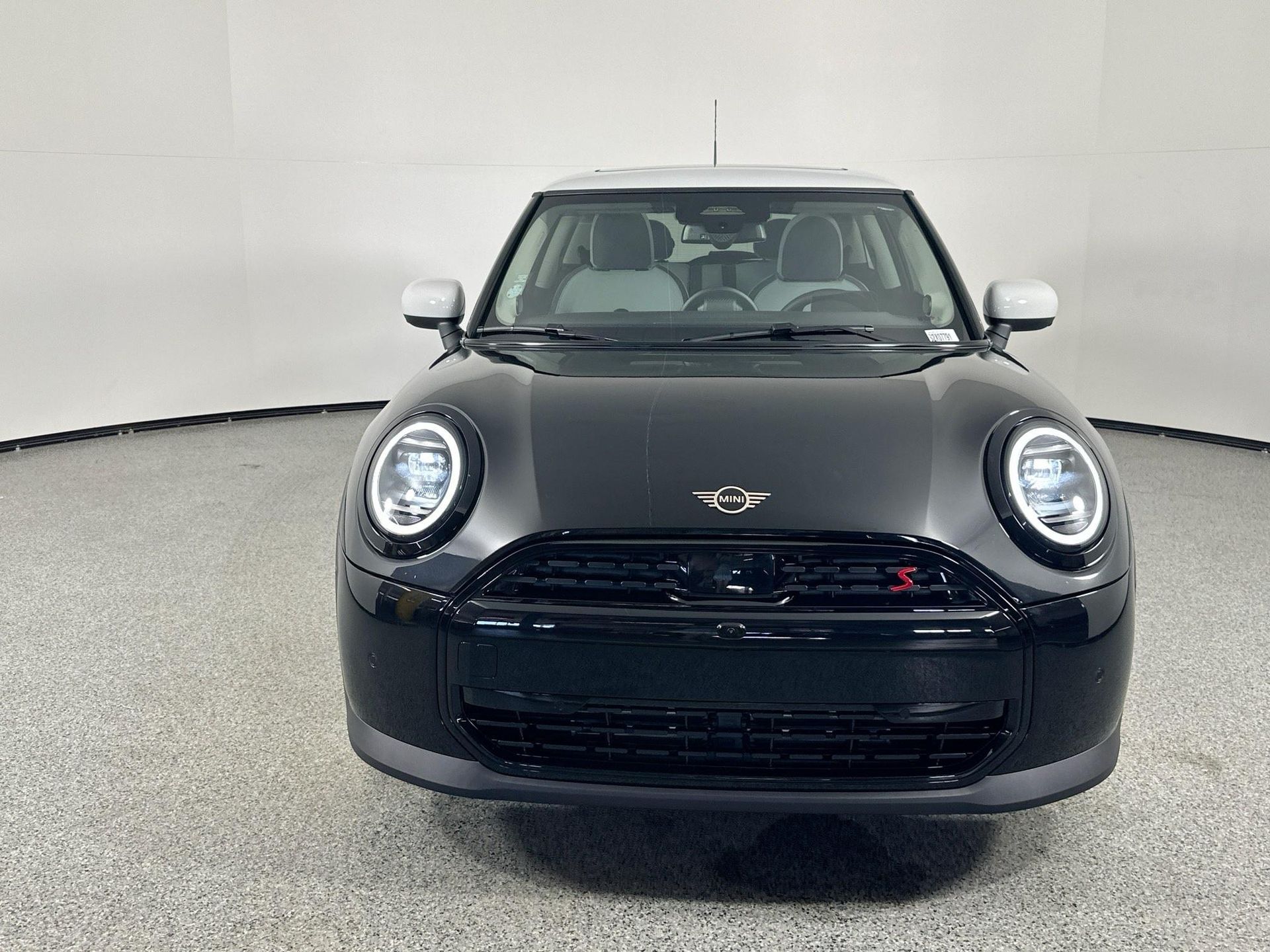 2025 Mini Cooper 2 Door Hardtop Iconic photo 2
