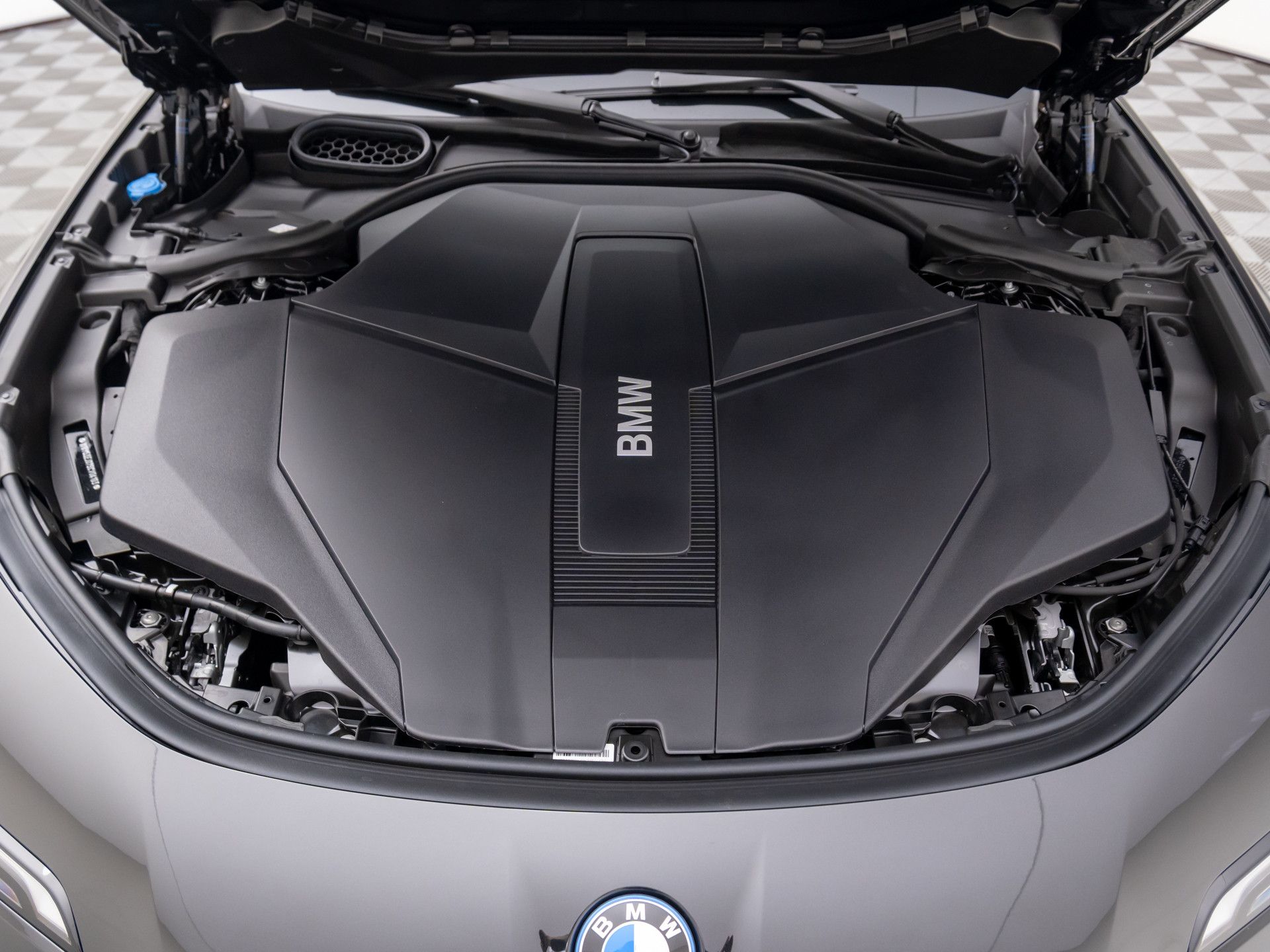 New 2025 Black Sapphire Metallic BMW xDrive60 image 28
