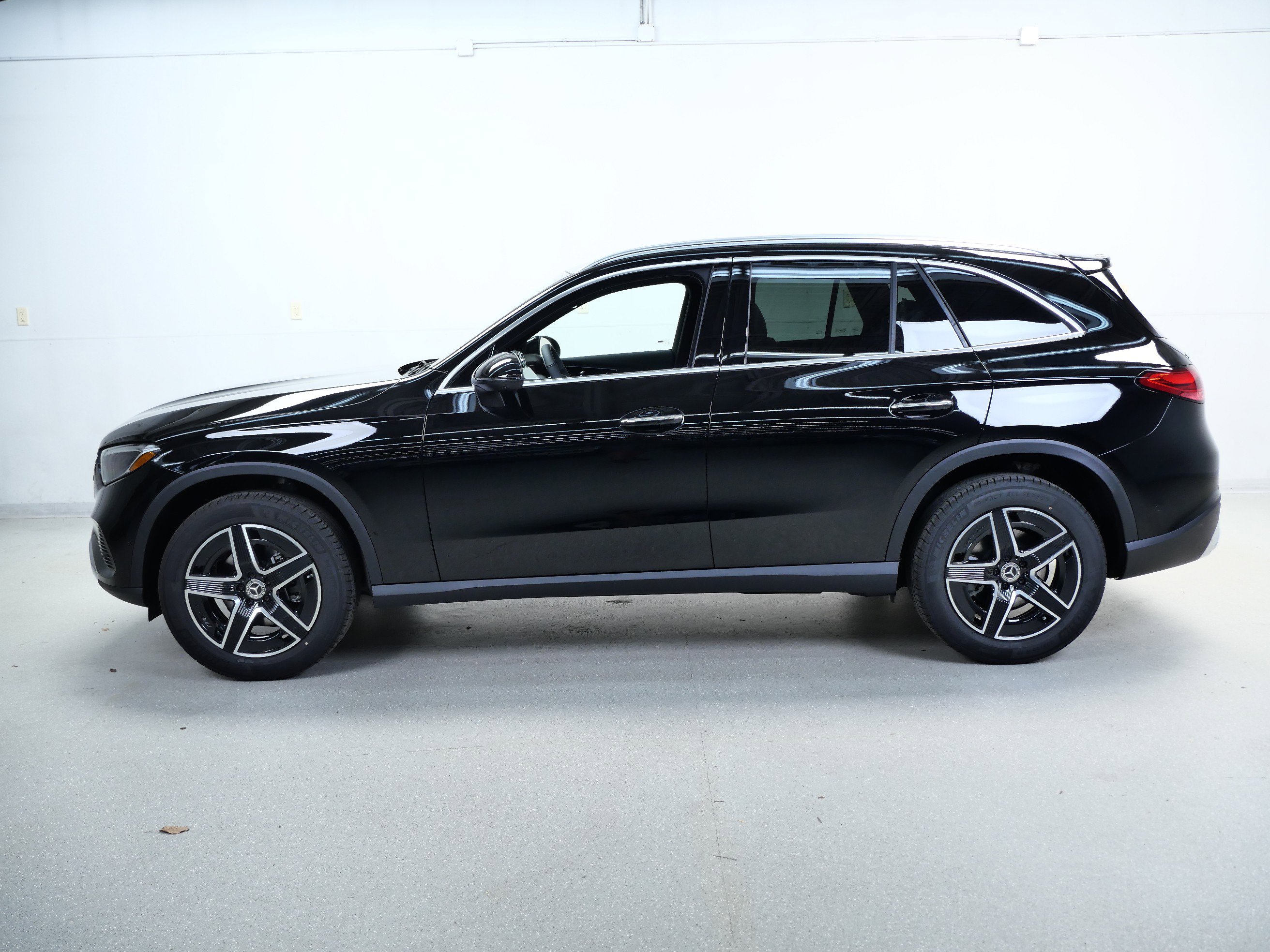 2026 Mercedes Benz GLC 300 4MATIC photo 4
