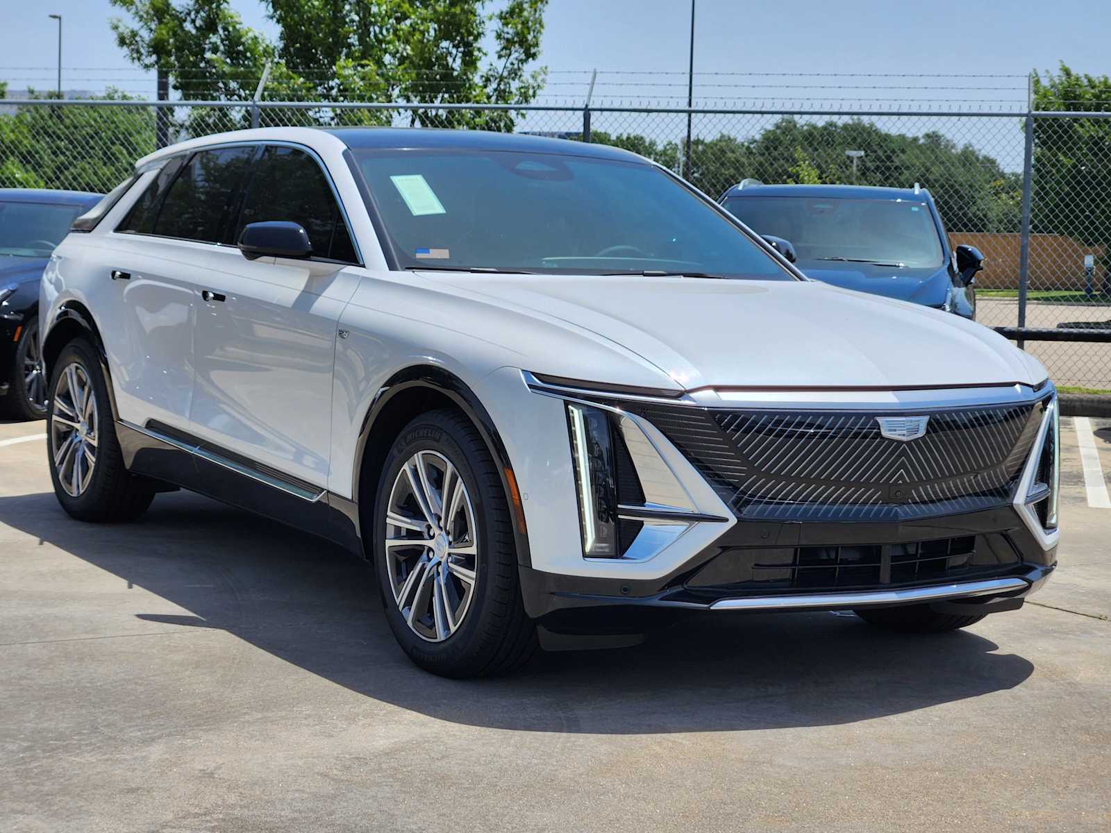 Used 2025 Cadillac LYRIQ Luxury 1 with VIN 1GYKPNRL8SZ311456 for sale in Houston, TX