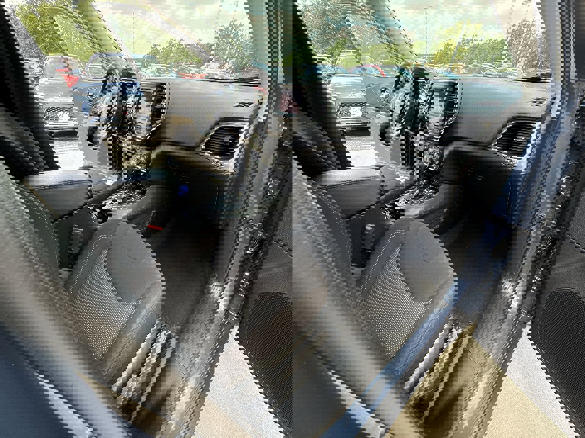 2020 Jeep Cherokee Latitude photo 27