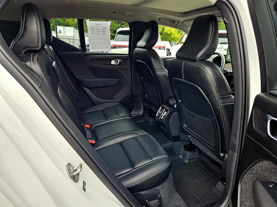 2024 Volvo XC40 Ultimate AWD photo 12