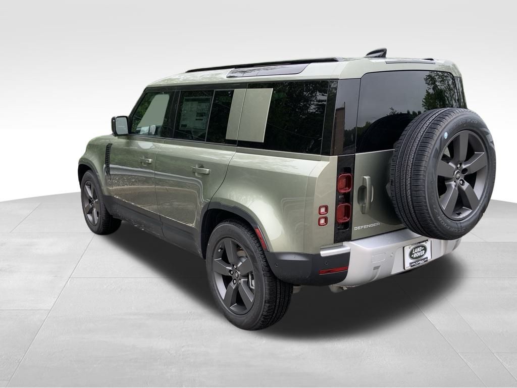 2025 Land Rover Defender 110 S photo 6