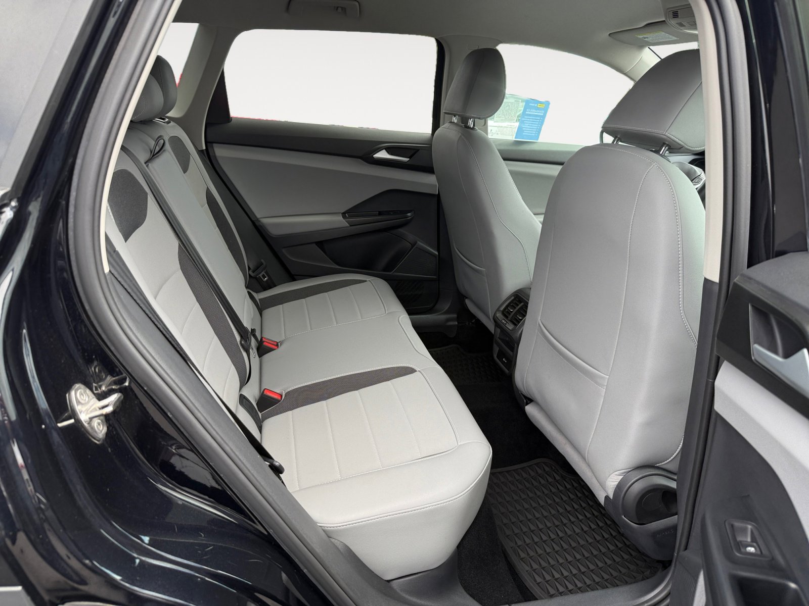 2022 Volkswagen Taos SE photo 17