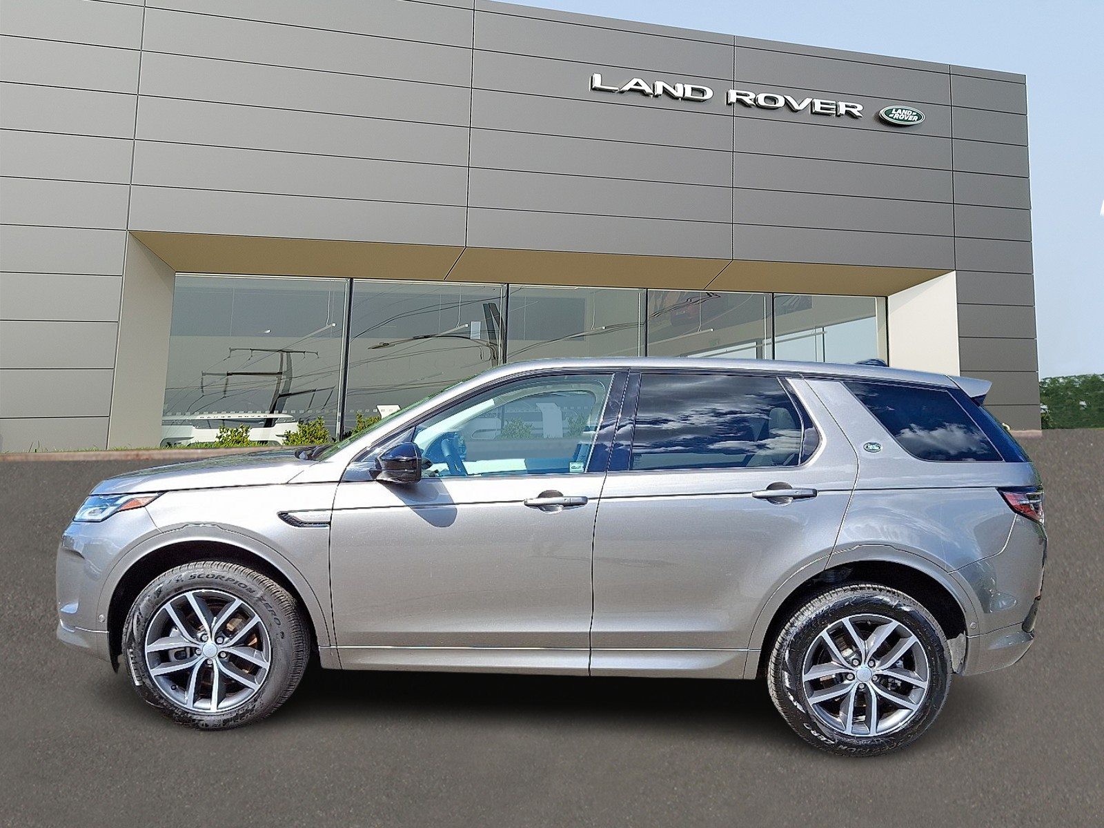 2025 Land Rover Discovery Sport S photo 3