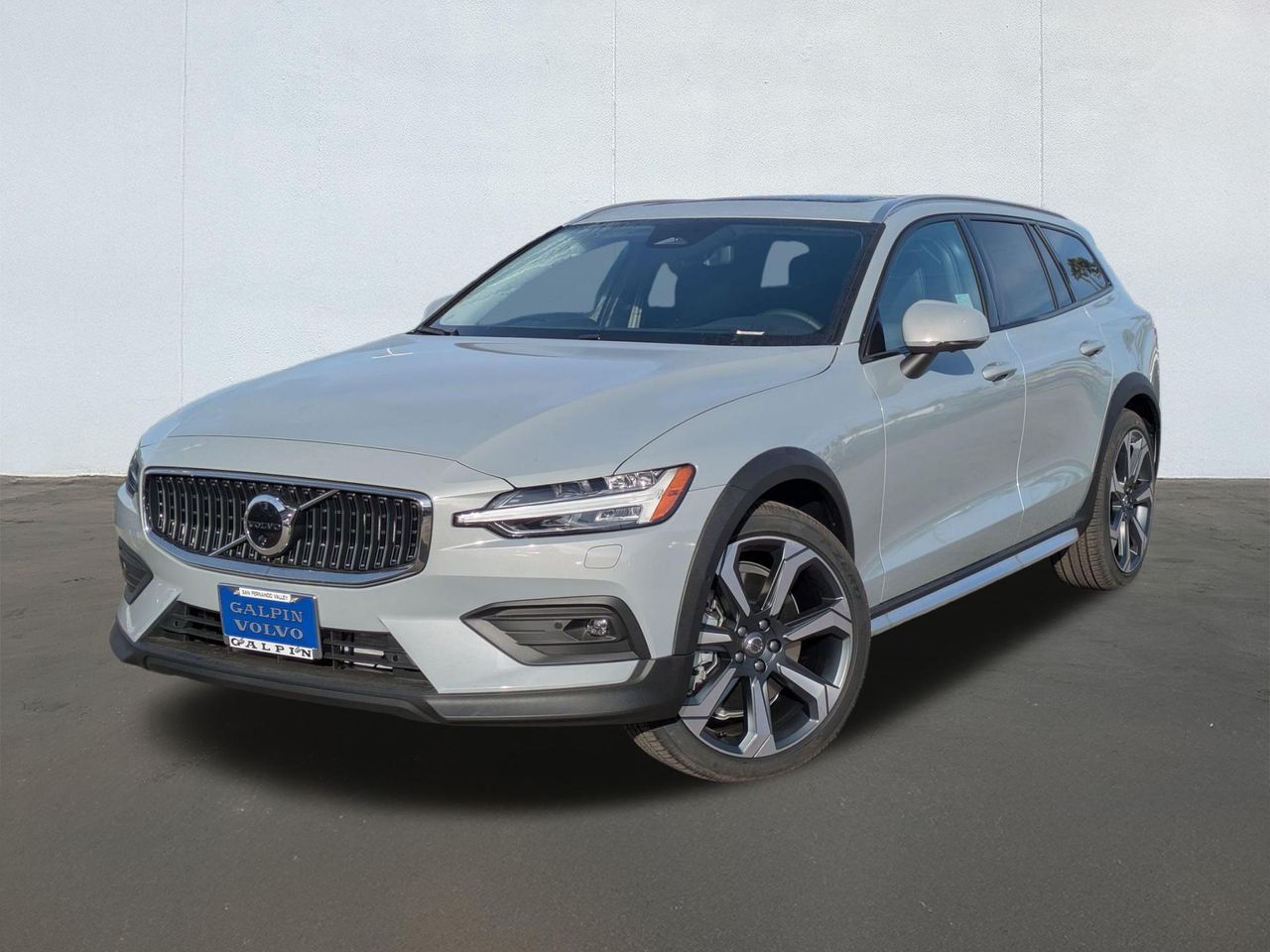 2026 Volvo V60 Cross Country Ultra's photo
