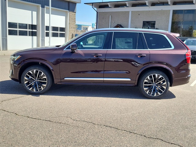 2025 Volvo XC90 B5 Core photo 2
