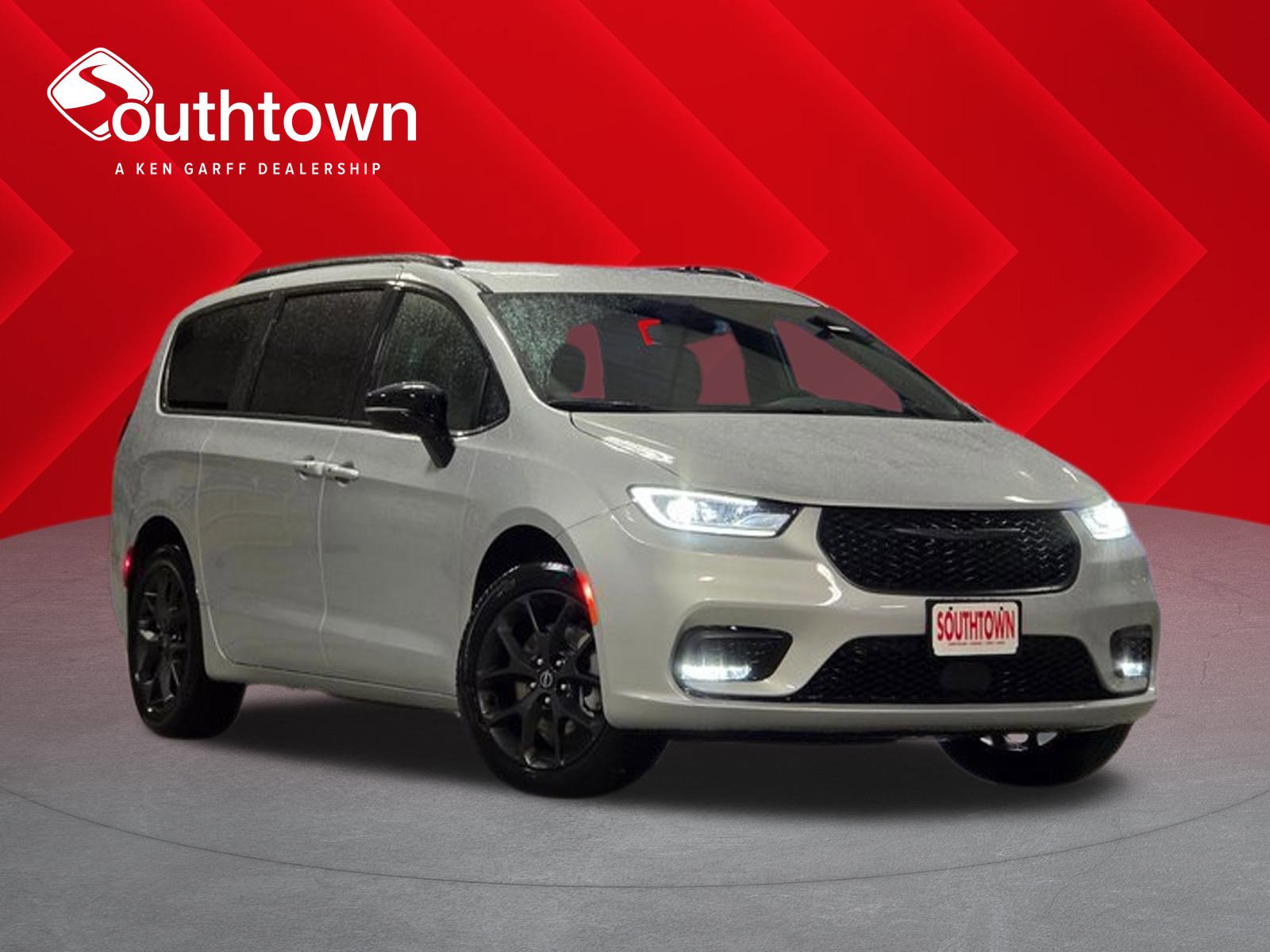 2026 Chrysler Pacifica Select's photo