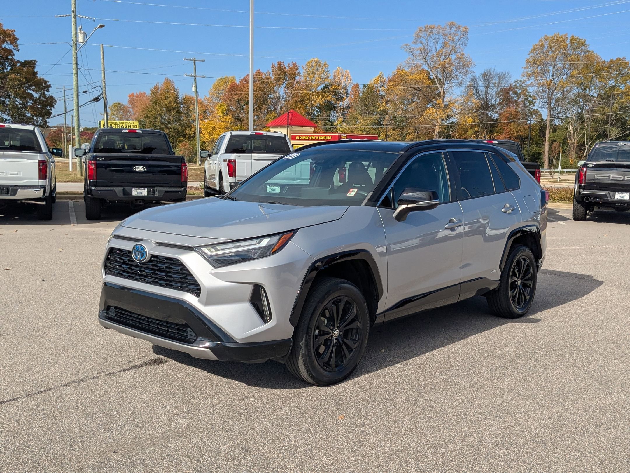 2023 Toyota RAV4 XSE's photo