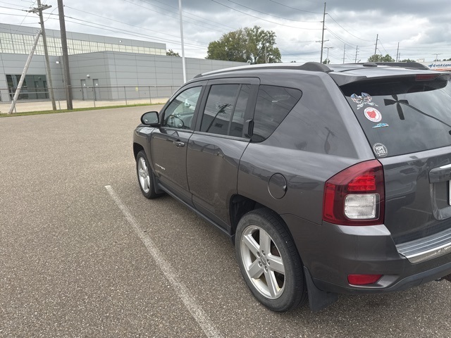2014 Jeep Compass Latitude photo 2