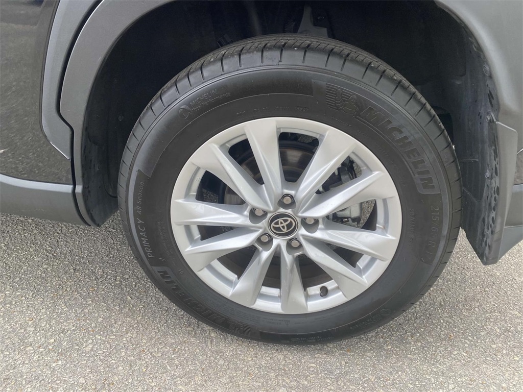 2024 Toyota Corolla Cross LE photo 7