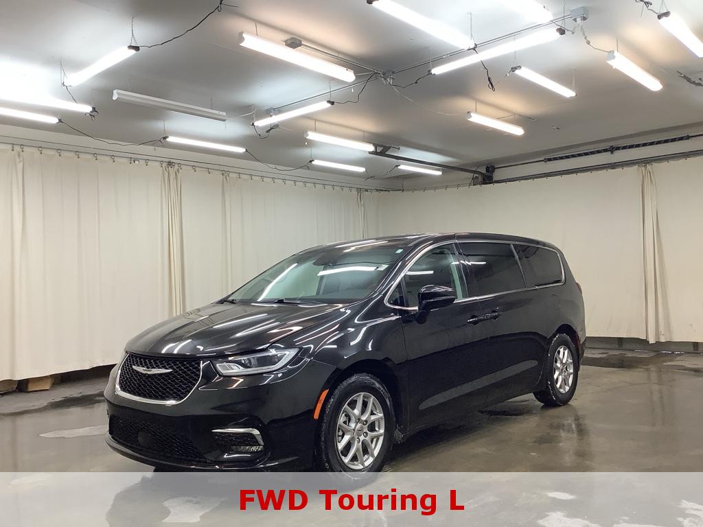 2024 Chrysler Pacifica Touring L's photo