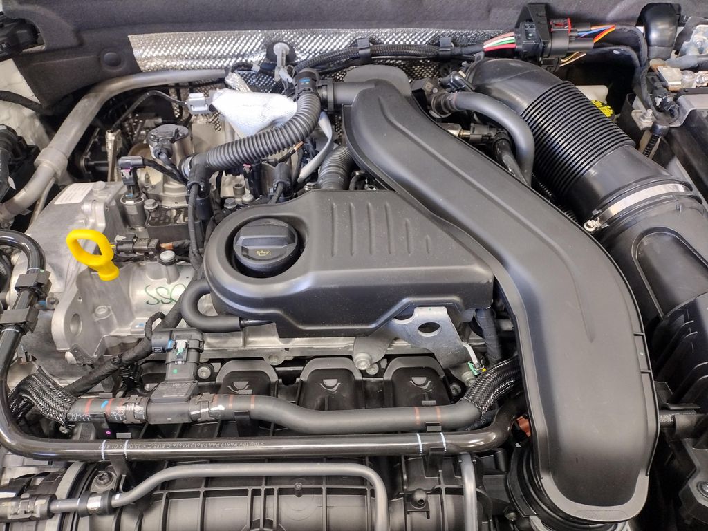 2025 Volkswagen Taos SE photo 6