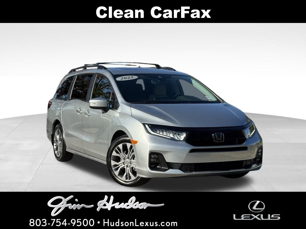 2025 Honda Odyssey Touring's photo
