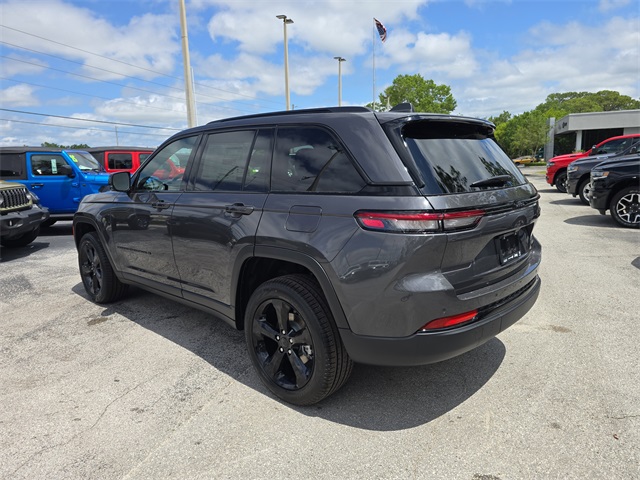 2025 Jeep Grand Cherokee Limited photo 4