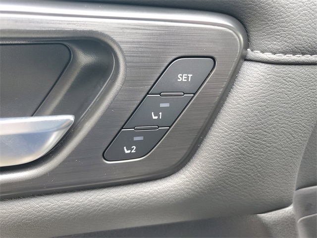 2025 Nissan Armada SL photo 16