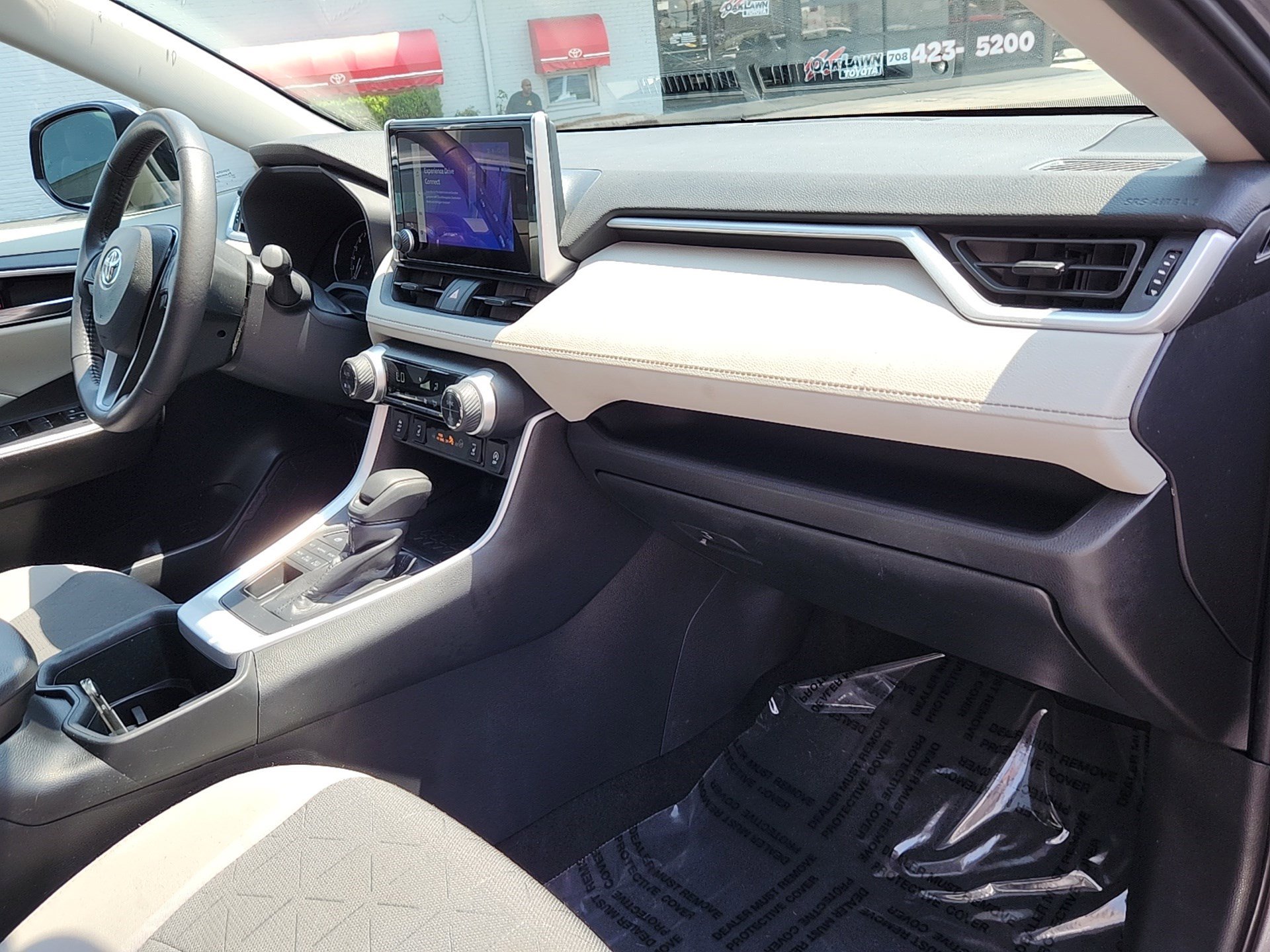 2024 Toyota RAV4 XLE photo 29