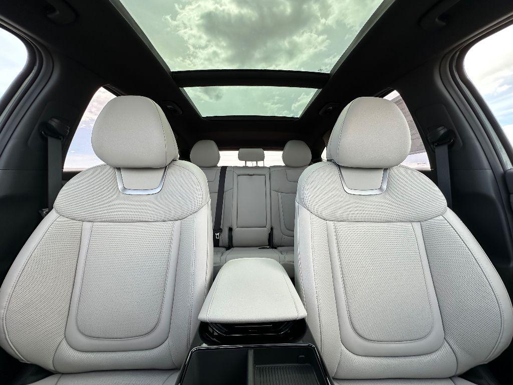 2025 Hyundai Tucson Hybrid Limited photo 9
