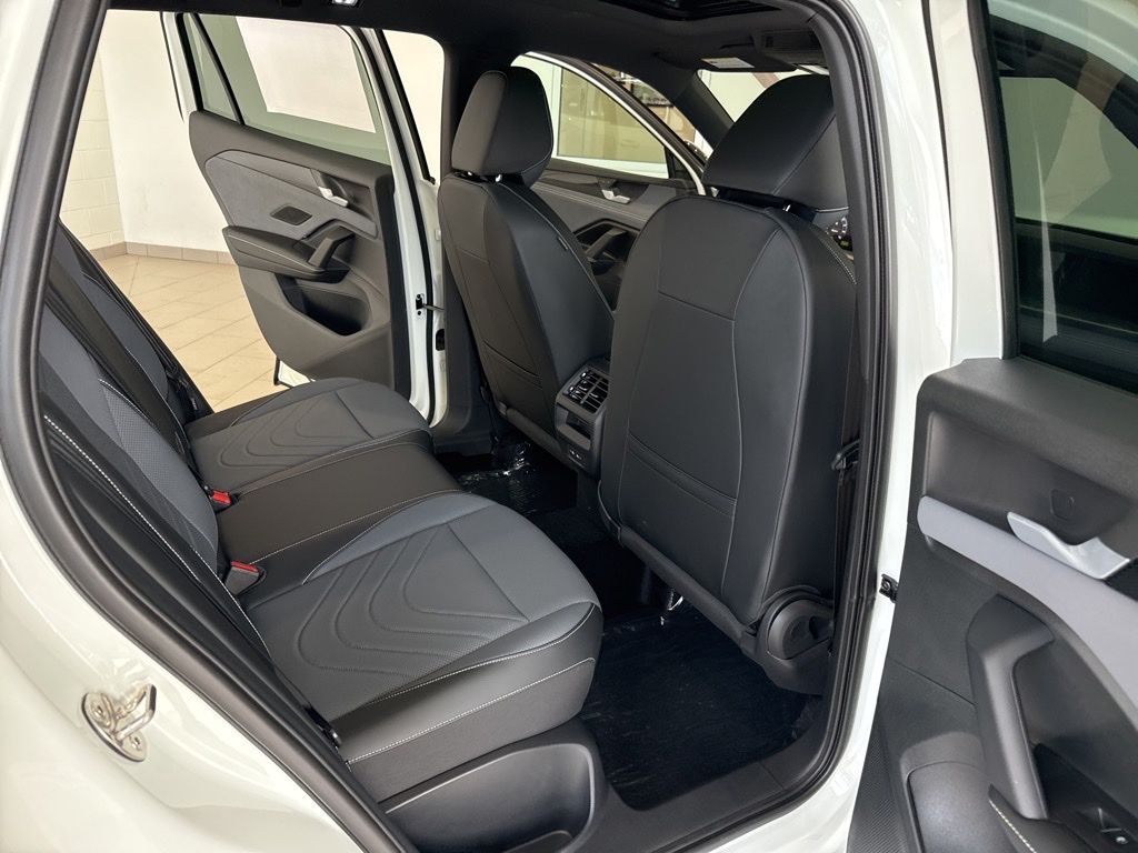 2025 Volkswagen Tiguan SE R-Line Black photo 14