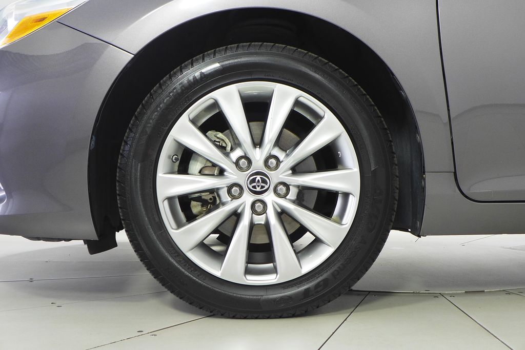 2016 Toyota Camry XLE photo 4
