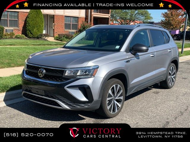 2023 Volkswagen Taos SE's photo