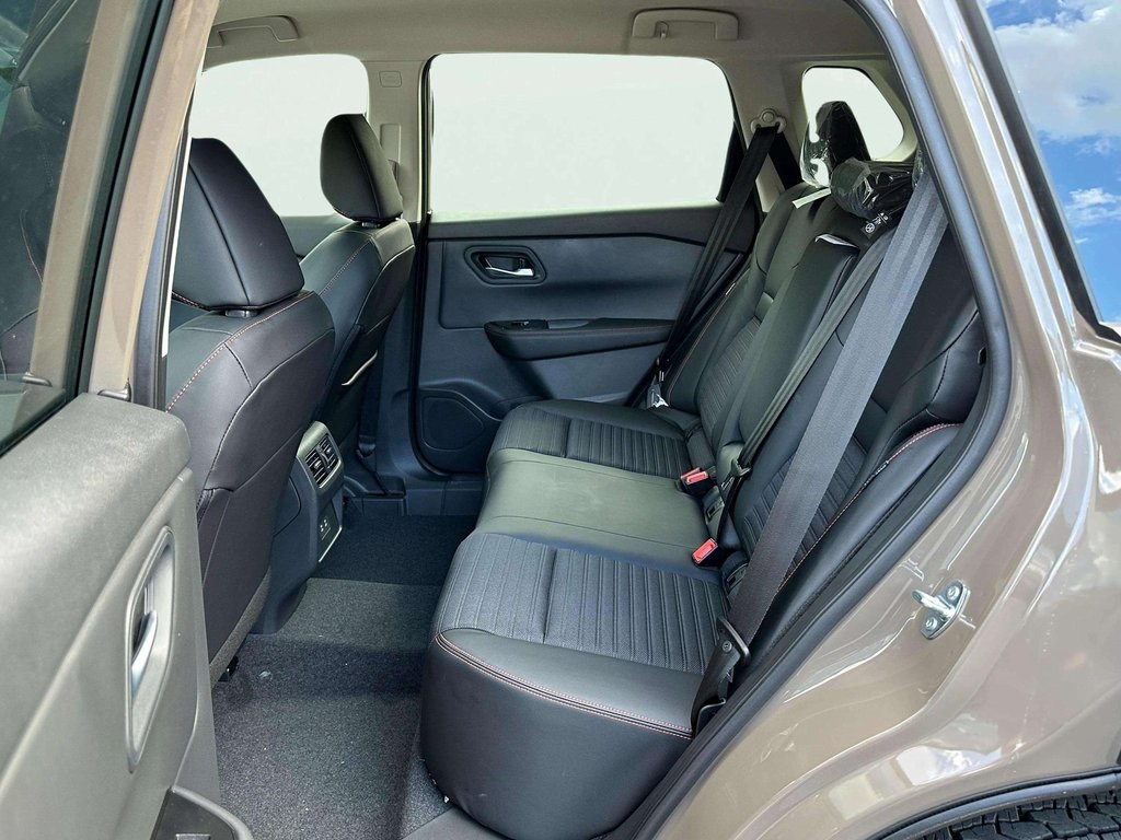 2026 Nissan Rogue SV photo 14