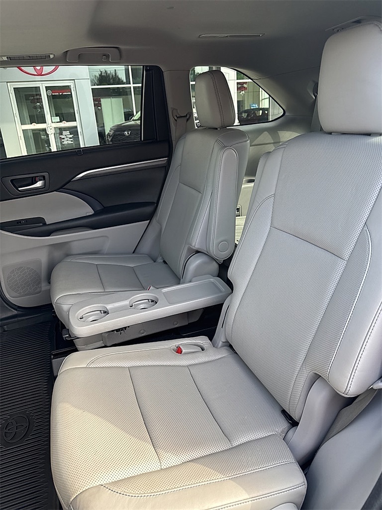 2018 Toyota Highlander Limited Platinum photo 9