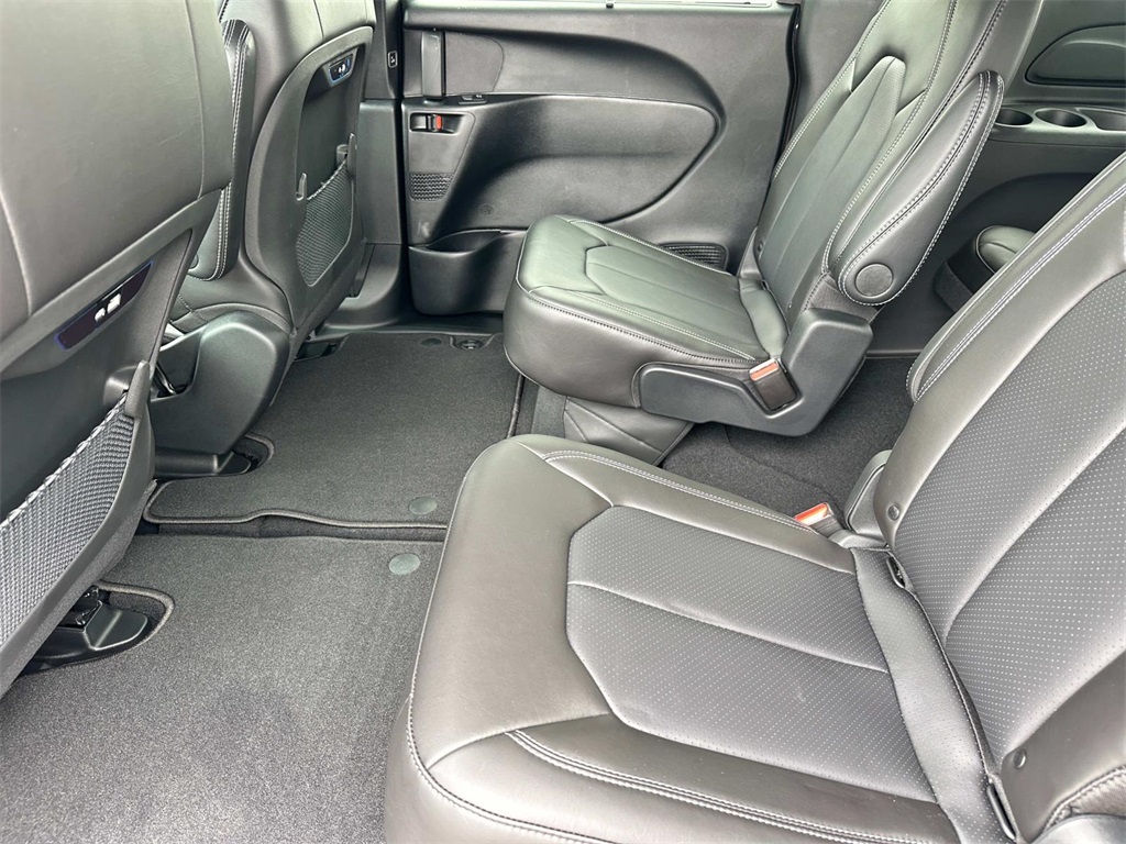 2025 Chrysler Pacifica photo 13